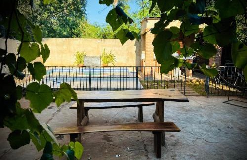 Capiata House | Habitación y piscina en casa compartida