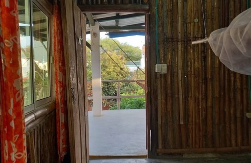 Papare House | Habitaciones con Baño Privado Cerca al mar