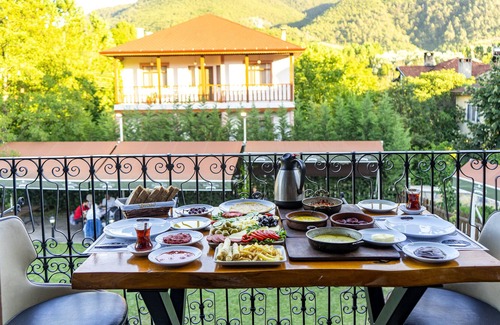 Taraklı Hotel | Haci Rifatlar Konagi