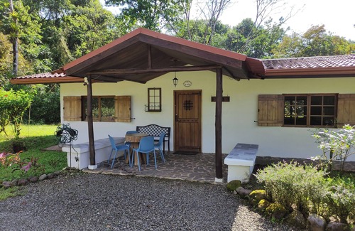 Parrita House | Hacienda Mil BellezasnLodge with Private 40ha Jungle Reserve and Large Pool