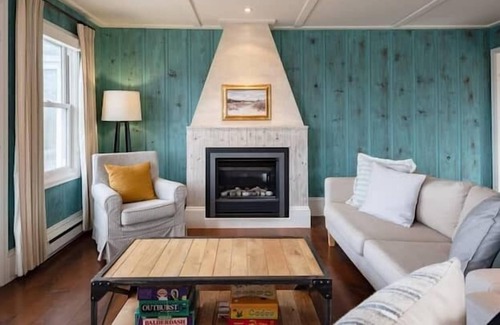 Glen Margaret House | Hackett's Cove Oceanfront Family Cottage for 11