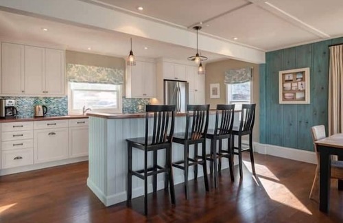 Glen Margaret House | Hackett's Cove Oceanfront Family Cottage for 11