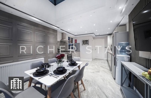 Leabridge House | Hackney Suites - Double En-suite Room (B2)