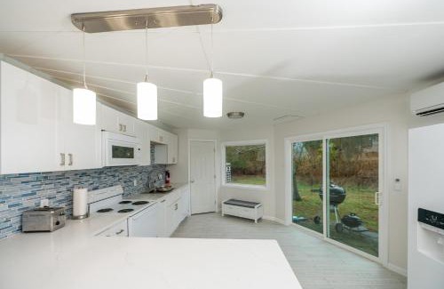 Piney Island House | Hailey's Roundhouse - New & Unique Home w/Water Access!