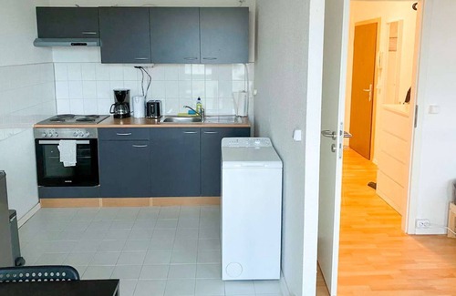 Stadtbezirk West Apartment | HAL13 cozy flat with TV & WLAN in Halle