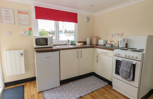 Stalham Cottage | HALCYON, pet friendly, with a garden in Stalham