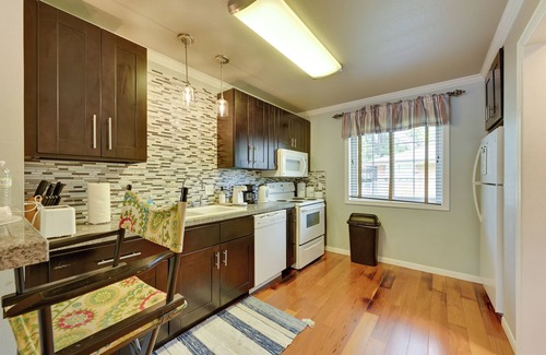 Nacogdoches Apartment | Half-mi to SFA Campus: Lumberjack-ready Retreat