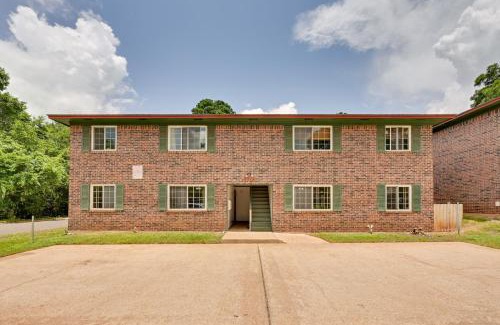 Nacogdoches Apartment | Half-Mi to SFA Campus Lumberjack-Ready Retreat