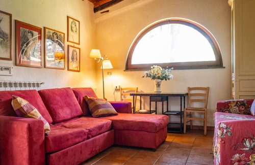 Zona LVIII Prima Porta Bed & Breakfast | Half Moon Room in Domus Anson Silj, your stay in an oasis of tranquility