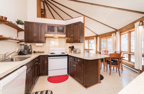 Berkeley Springs House | Half Round- A Quiet Mid-Century Modern Cabin