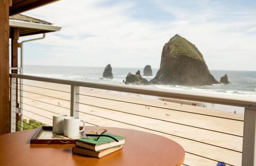 Downtown Cannon Beach Hotel | Hallmark Resort in Cannon Beach