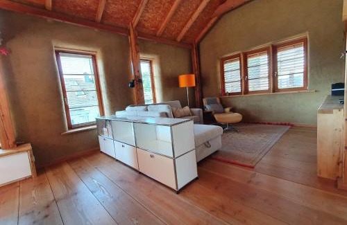 Glees House | Halmhaus