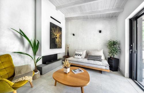 Lygaria Villa | HALO Ligaria Suite 100m next to the beach with private pool