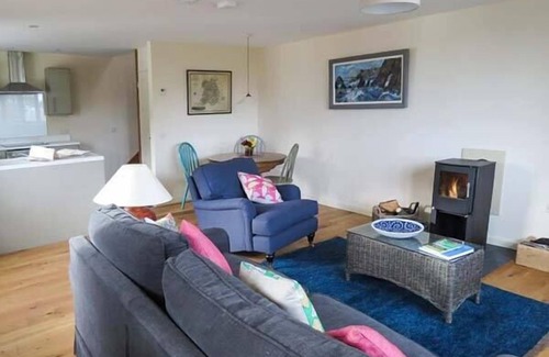 Boraston Cottage | HAM'S HOUSE, romantic, with open fire in Milson