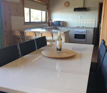 Emu Bay House | Hamilton