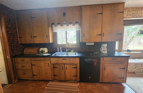 Uniontown House | Hamilton's Hideaway, 3 Bdrm, 15 miles from HOF, Amazing 70s Retro Home, AC