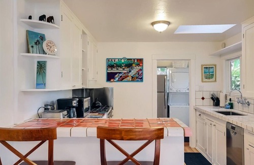 Montecito House | Hammonds Beach Haven w/Yard, Deck & Sunroom-Walk to the beach, 1 block to Rosewood Miramar!