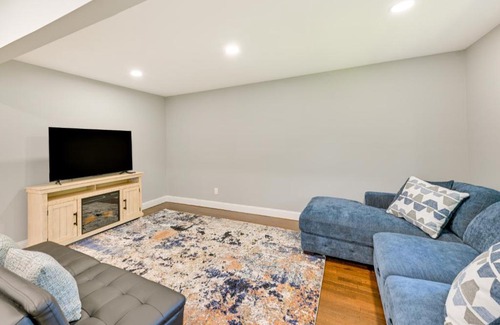 Hampton Bays House | Hampton Bays Retreat Walk to Squires Beach!