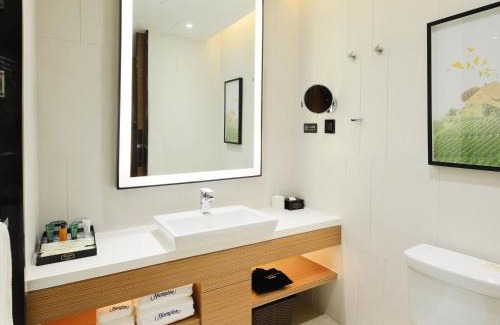 Xiangzhou District Hotel | Hampton by Hilton Zhuhai Cheng Feng Plaza