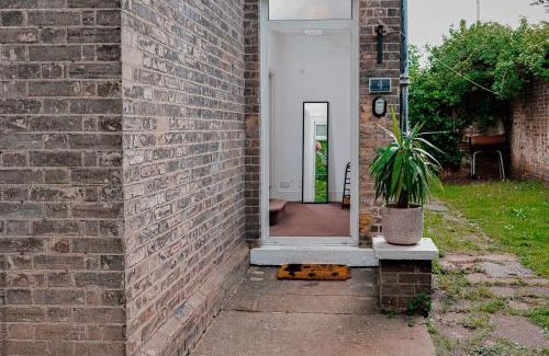 Richmond-upon-Thames Villa | Hampton Court Cottage