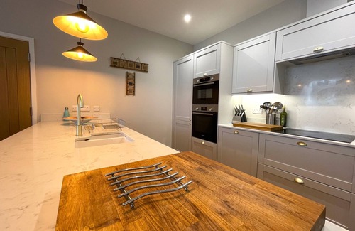 Cotham House | Hampton Hall - Wonderful Converted Home in Redland