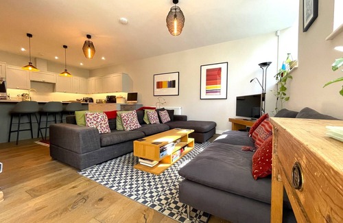 Cotham House | Hampton Hall - Wonderful Converted Home in Redland