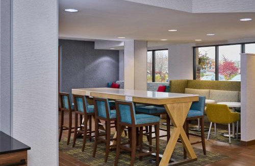 Midtown Anchorage Hotel | Hampton Inn Anchorage