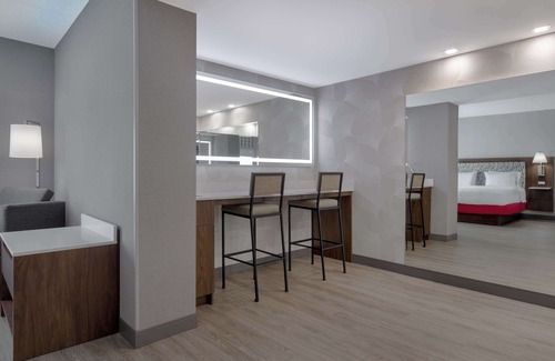 Brampton Hotel | Hampton Inn by Hilton Brampton Toronto