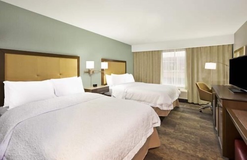Dearborn Hotel | Hampton Inn by Hilton Detroit Dearborn
