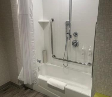 Kingston Hotel | Hampton Inn By Hilton Kingston