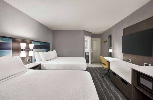 Schiller Park Hotel | Hampton Inn Chicago-O'Hare International Airport
