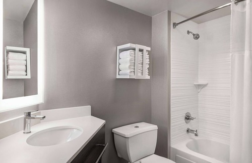 Schiller Park Hotel | Hampton Inn Chicago-O'Hare International Airport