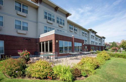 Canal Park Hotel | Hampton Inn Duluth-Canal Park
