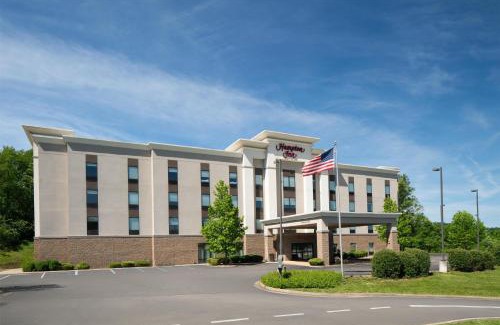 Kingmont Hotel | Hampton Inn Fairmont