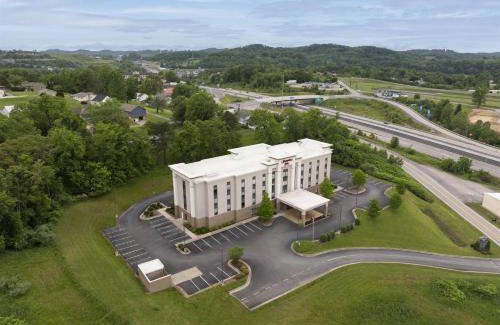 Kingmont Hotel | Hampton Inn Fairmont