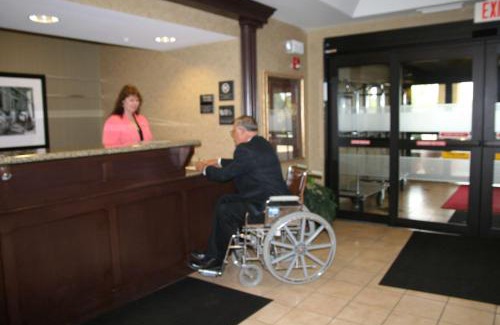 Marshall Hotel | Hampton Inn Marshall