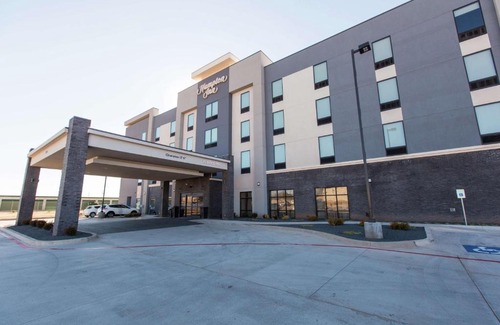 Mustang Hotel | Hampton Inn Mustang