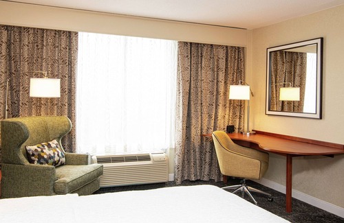 Cedar Knolls Hotel | Hampton Inn Parsippany