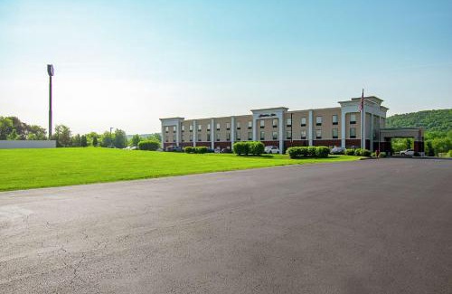 Pine Grove Hotel | Hampton Inn Pine Grove