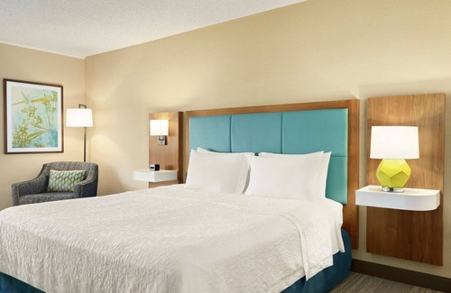 Portland Hotel | Hampton Inn Portland-Airport