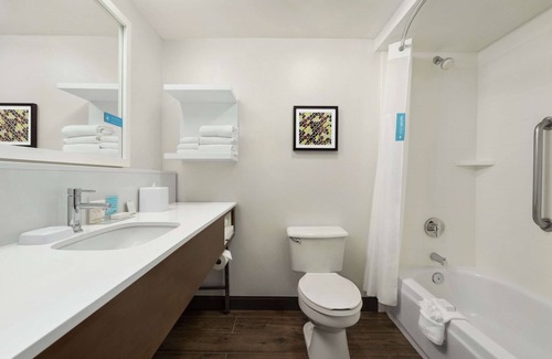 Portland Hotel | Hampton Inn Portland-Airport