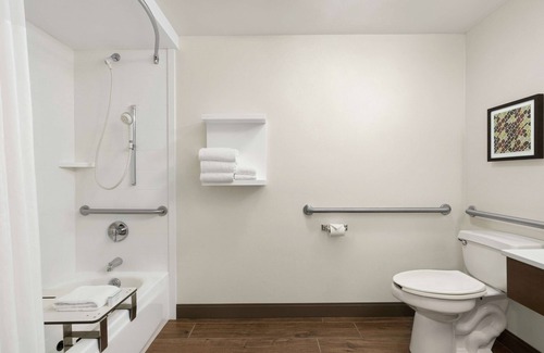 Portland Hotel | Hampton Inn Portland-Airport