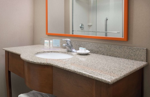 Enfield Hotel | Hampton Inn Springfield South Enfield