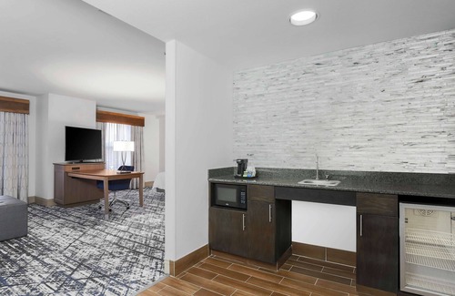 Waller Creek District Hotel | Hampton Inn & Suites Austin Downtown