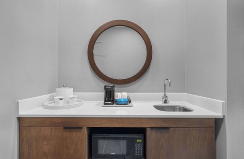 West Park Community Hotel | Hampton Inn & Suites Bakersfield Central