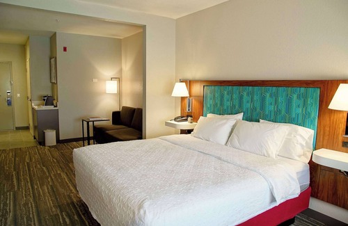 Cathedral City Hotel | Hampton Inn & Suites Cathedral City