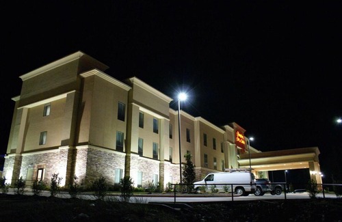 Center Hotel | Hampton Inn & Suites Center