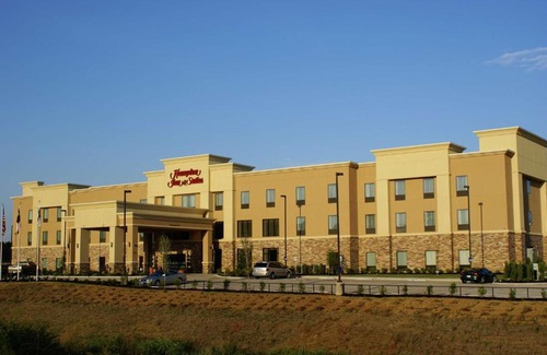 Center Hotel | Hampton Inn & Suites Center
