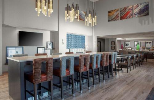 Burr Ridge Hotel | Hampton Inn & Suites Chicago-Burr Ridge