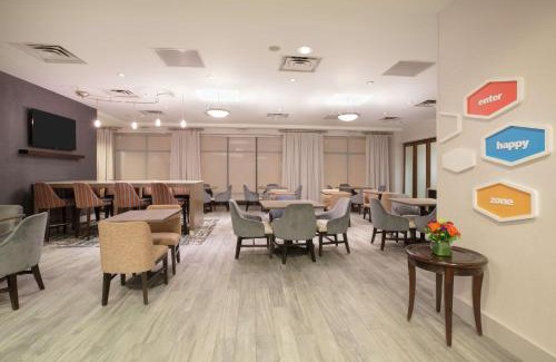 Uptown Hotel | Hampton Inn & Suites Denver-Downtown